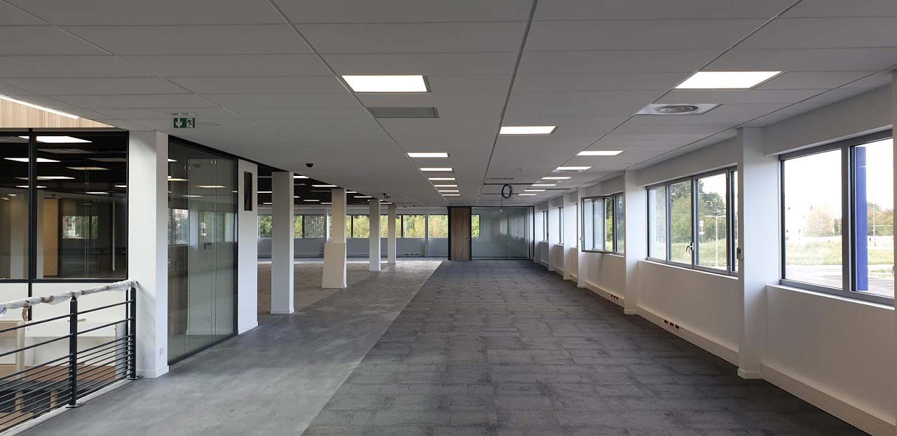 grande salle rénové pour futur box